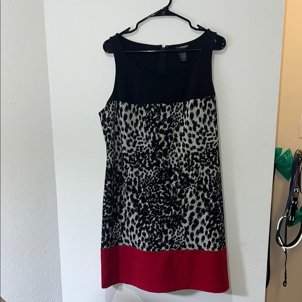 Chaps Black and White Sheath Mini Dress Sleeveless Crew Neck